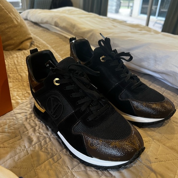 SOLD!!! ❤️❤️❤️LOOK. @@@ Authentic Louis Vuitton Black Runaway Sneakers @@@❤️❤️❤️ - Picture 7 of 16